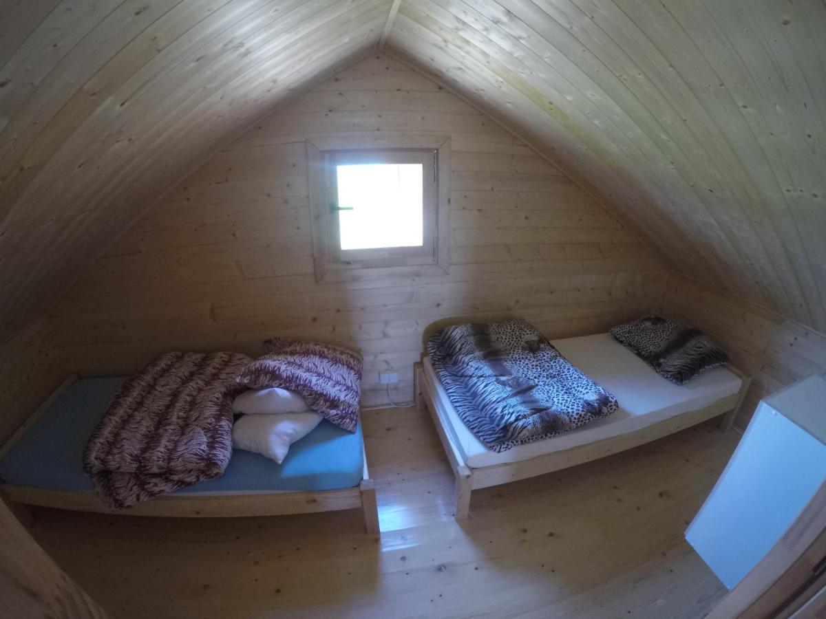 Domek Caloroczny Zastan Buitenkant foto